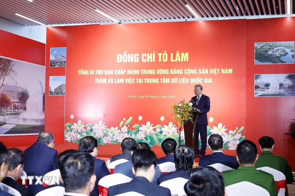 Tổng Bí thư Tô Lâm đến thăm, làm việc tại Trung tâm Dữ liệu quốc gia số 1.