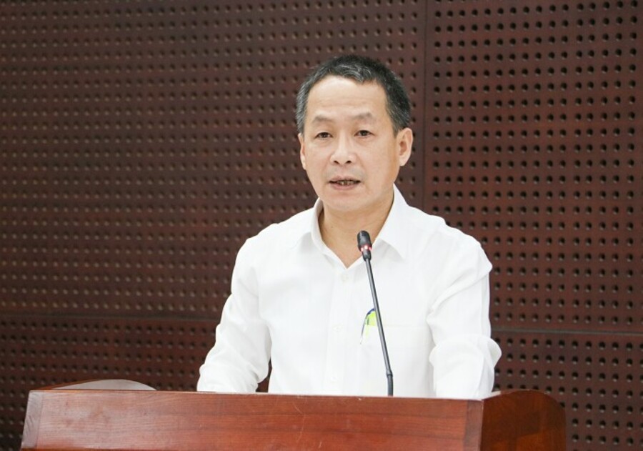 Ông Trần Văn Vũ, Trưởng Thống kê TP Đà Nẵng, trình bày báo cáo tại buổi họp báo. (Ảnh: Cổng TTĐT TP Đà Nẵng).