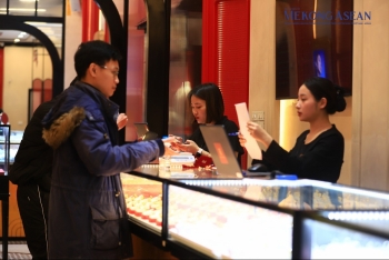 Hà Nội: Người dân xếp hàng mua vàng 'tiểu Kim Cát' lấy lộc đầu năm