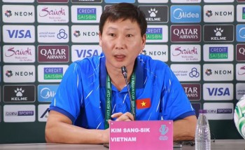 HLV Kim Sang Sik: Việt Nam không được tự mãn sau chức vô địch SEA Games