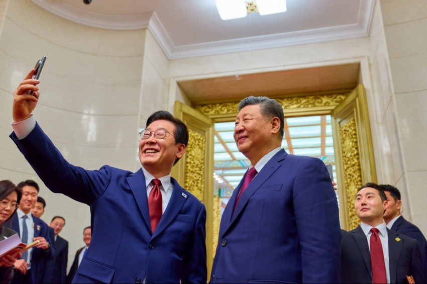 Tổng thống Hàn Quốc chụp ảnh selfie cùng ông Tập Cận Bình
