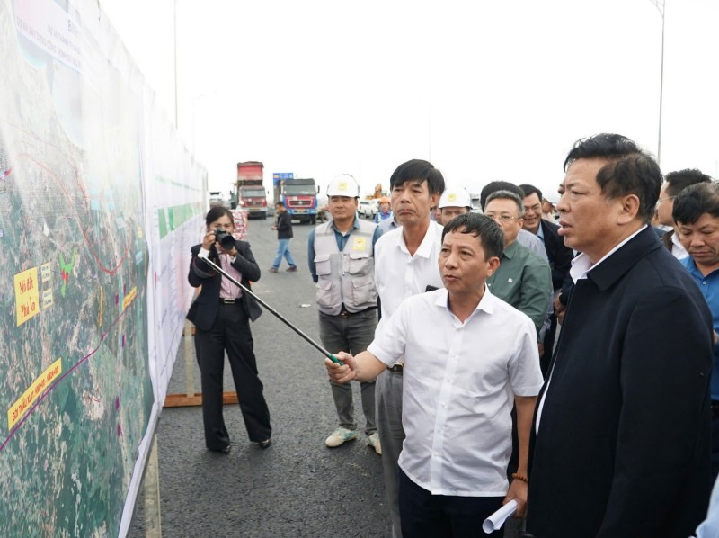 Khai thác cao tốc Chí Thạnh - Vân Phong trước Tết Nguyên đán