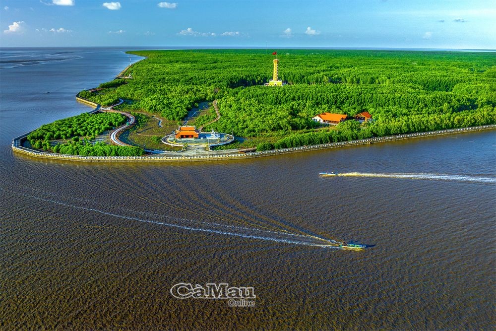 / Mũi Cà Mau - vùng đất địa đầu cực Nam Tổ quốc, giữ vị thế chiến lược đặc biệt về quốc phòng, an ninh và phát triển 555Win login đăng nhập biển của đất nước. Ảnh: HUỲNH LÂM