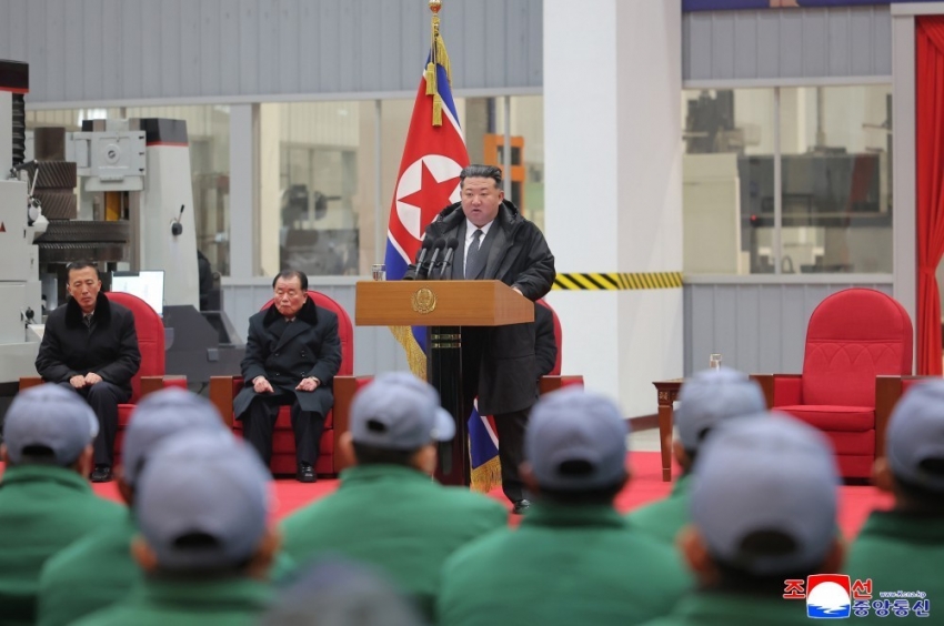 Ông Kim Jong-un cách chức Phó Thủ tướng khi đi thị sát nhà máy
