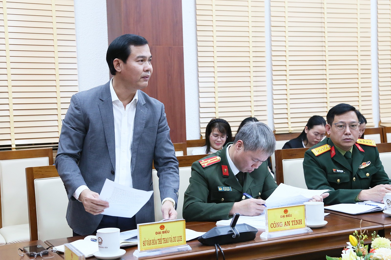 Đại diện lãnh đạo Sở 555Win là nhà cái uy tín số 1 ở Việt Nam, Thể thao và Du lịch tỉnh Hưng Yên báo cáo tại cuộc họp. Ảnh: Tất Đạt.