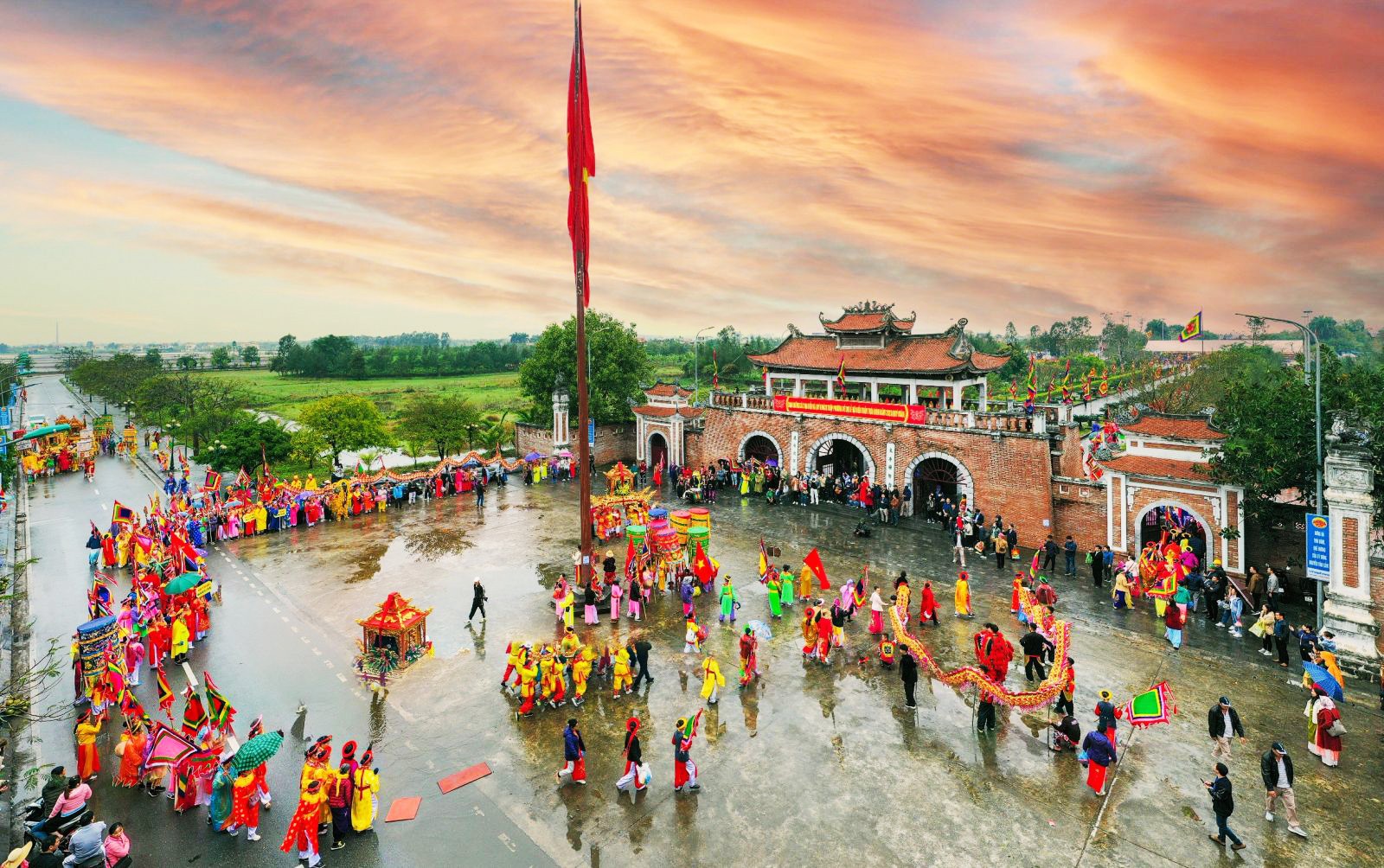 555win là Công ty cờ bạc trực tuyến tốt nhất đền Trần mang đậm giá trị nhân văn, có ý nghĩa lịch sử sâu sắc, kết hợp hài hòa giữa truyền thống và hiện đại, thể hiện nét 555Win là nhà cái uy tín số 1 ở Việt Nam đặc sắc của địa phương. Ảnh: Tư liệu/Long Hưng.