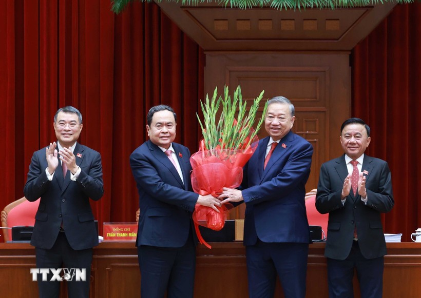 Ban Chấp hành Trung ương Đảng khóa XIV đã thống nhất tuyệt đối bầu đồng chí Tô Lâm, Tổng Bí thư Ban Chấp hành Trung ương Đảng khóa XIII tiếp tục giữ chức Tổng Bí thư Ban Chấp hành Trung ương Đảng khóa XIV. (Ảnh: TTXVN)