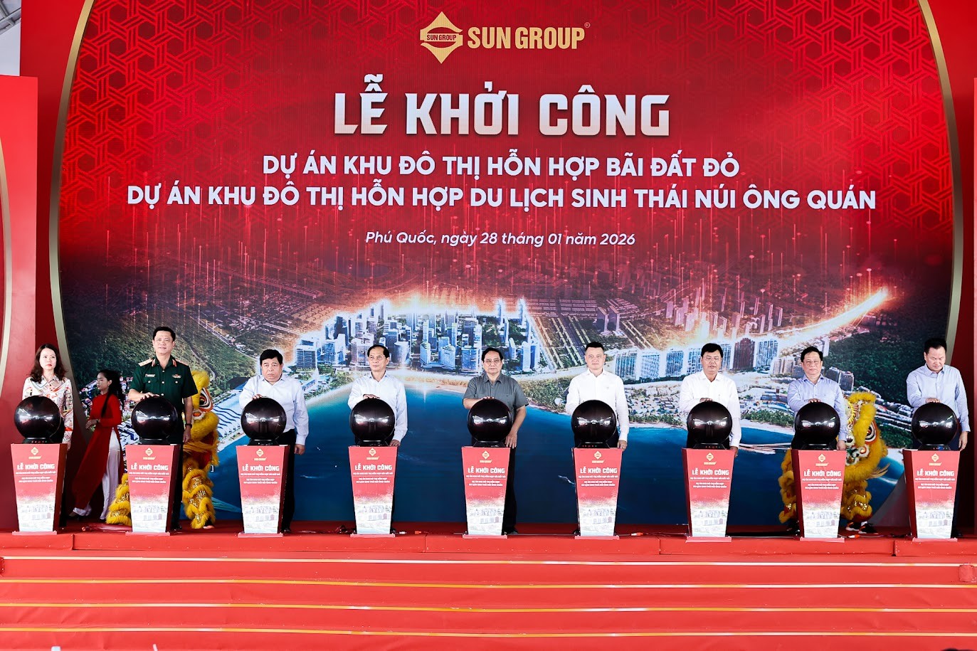 Phiên bản chính thức của 555Win Phạm Minh Chính và các đại biểu nhấn nút khởi công - Ảnh: VGP/Nhật Bắc