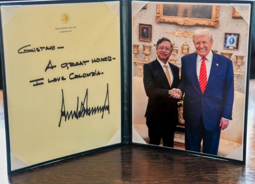 Loạt quà lưu niệm ông Trump tặng Tổng thống Colombia