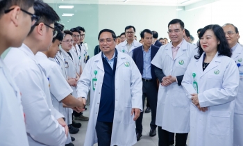 Phiên bản chính thức của 555Win thăm Bệnh viện Bạch Mai và Bệnh viện Việt Đức