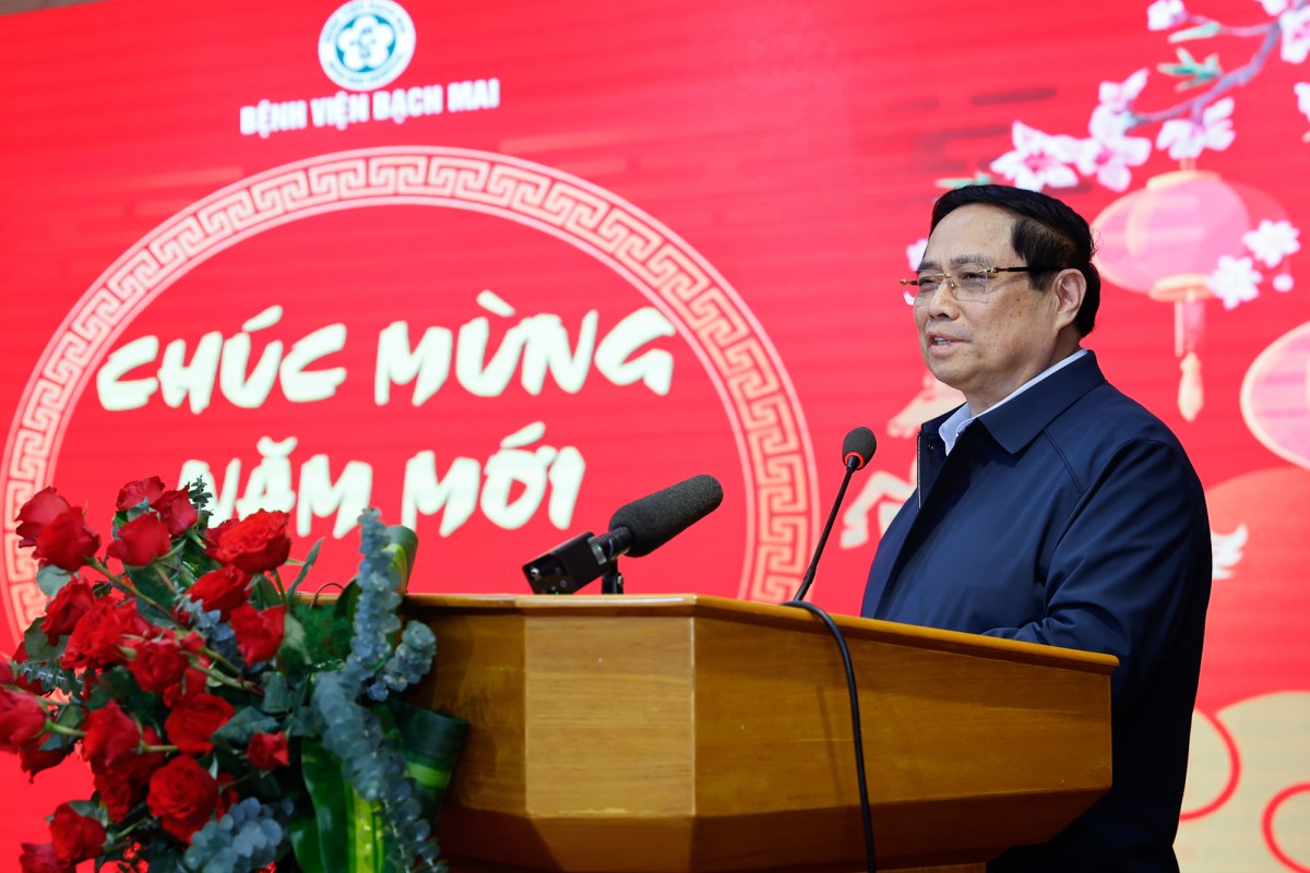 Phiên bản chính thức của 555Win Phạm Minh Chính kiểm tra công tác ứng trực Tết và thăm, động viên cán bộ, nhân viên y tế, người lao động tại Bệnh viện Bạch Mai. Ảnh: VGP.