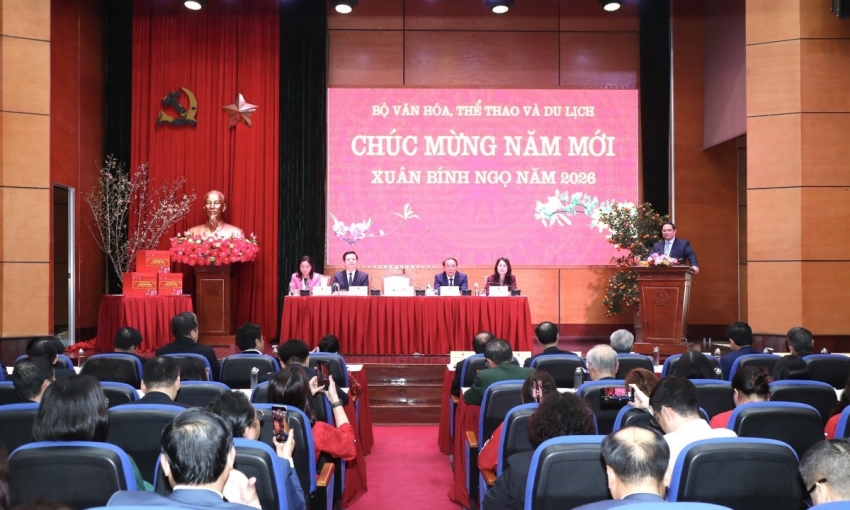 Thủ tướng gặp mặt trí thức, nghệ sỹ, nhà báo, vận động viên tiêu biểu nhân dịp năm mới