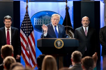 Tổng thống Trump cảnh báo có thể tăng mức thuế quan