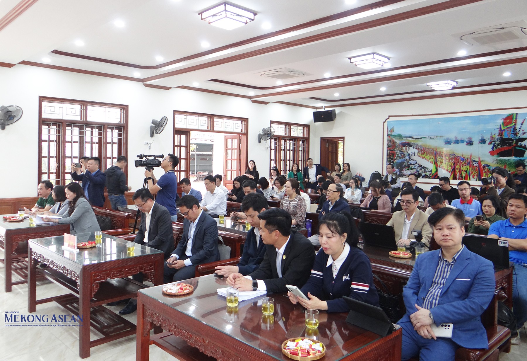 Quang cảnh buổi họp báo. Ảnh: Phùng Nguyện.