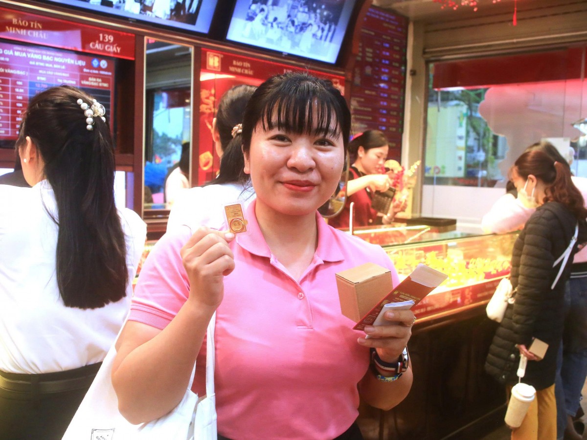 Ngày vía Thần Tài: Vàng hút khách, giá quay đầu giảm