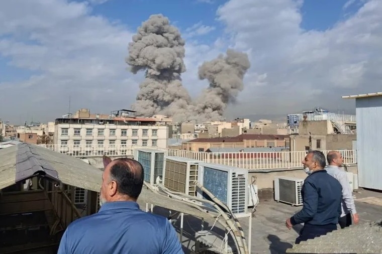 Iran tấn công đáp trả Mỹ và Israel