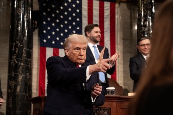 Tổng thống Trump dọa tấn công 