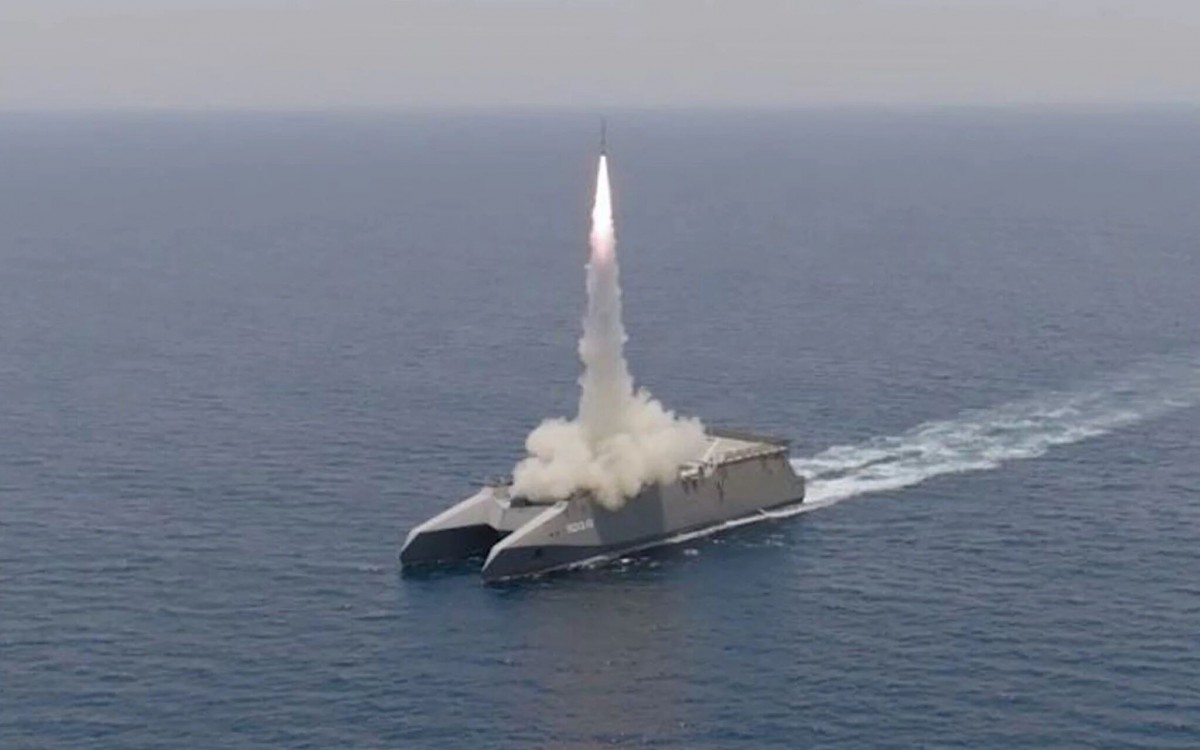 Iran cảnh báo 'thiêu rụi' tàu thuyền đi qua eo biển Hormuz
