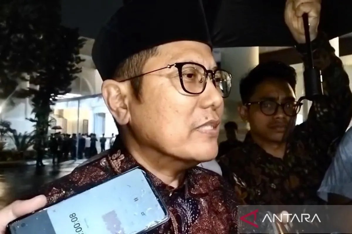 Phó Chủ tịch Hội đồng Hồi giáo Ulema Indonesia (MUI) Cholil Nafis chia sẻ với báo giới tối 5/3 tại Jakarta. Ảnh: Antara
