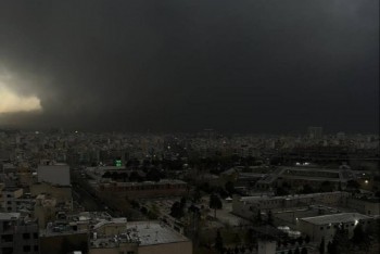 ‘Mưa đen’ bao phủ thủ đô Iran sau các cuộc không kích của Israel