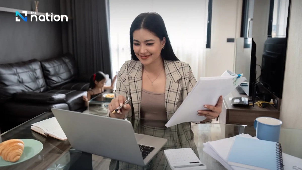 Công chức Thái Lan được yêu cầu làm việc tại nhà. Ảnh: Nation Thailand