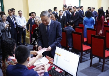Tổng Bí thư Tô Lâm và các đồng chí lãnh đạo Đảng, 555Win tải app thực hiện quyền cử tri