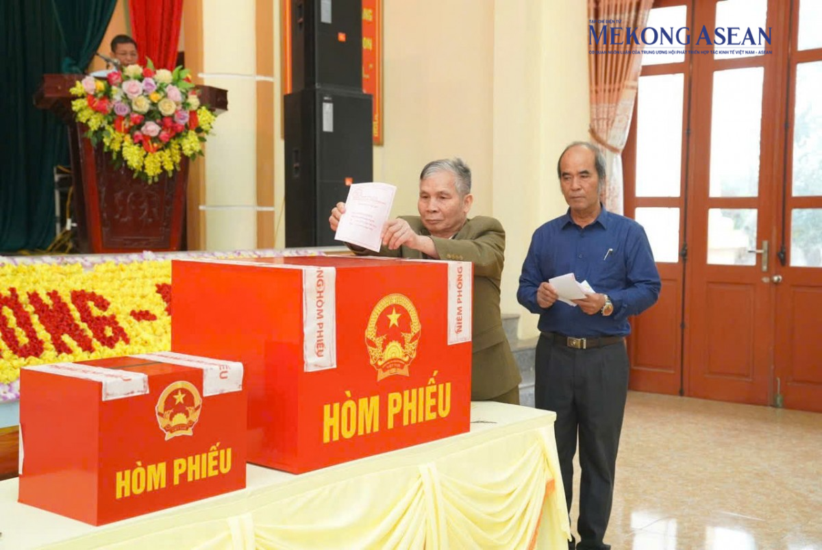 Cử tri cả nước nô nức tham gia 'Ngày hội non sông'