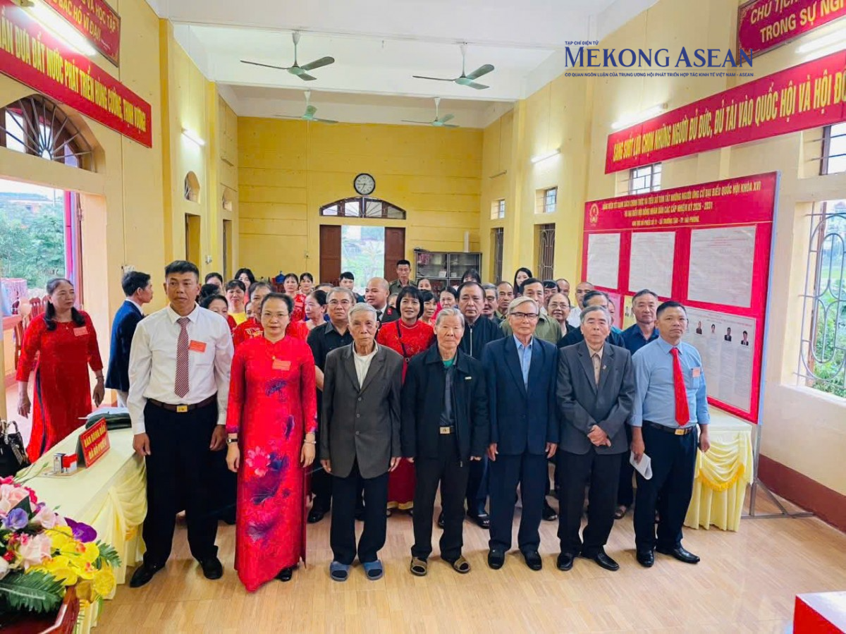 Không khí ngày bầu cử rộn ràng ở nhiều địa phương