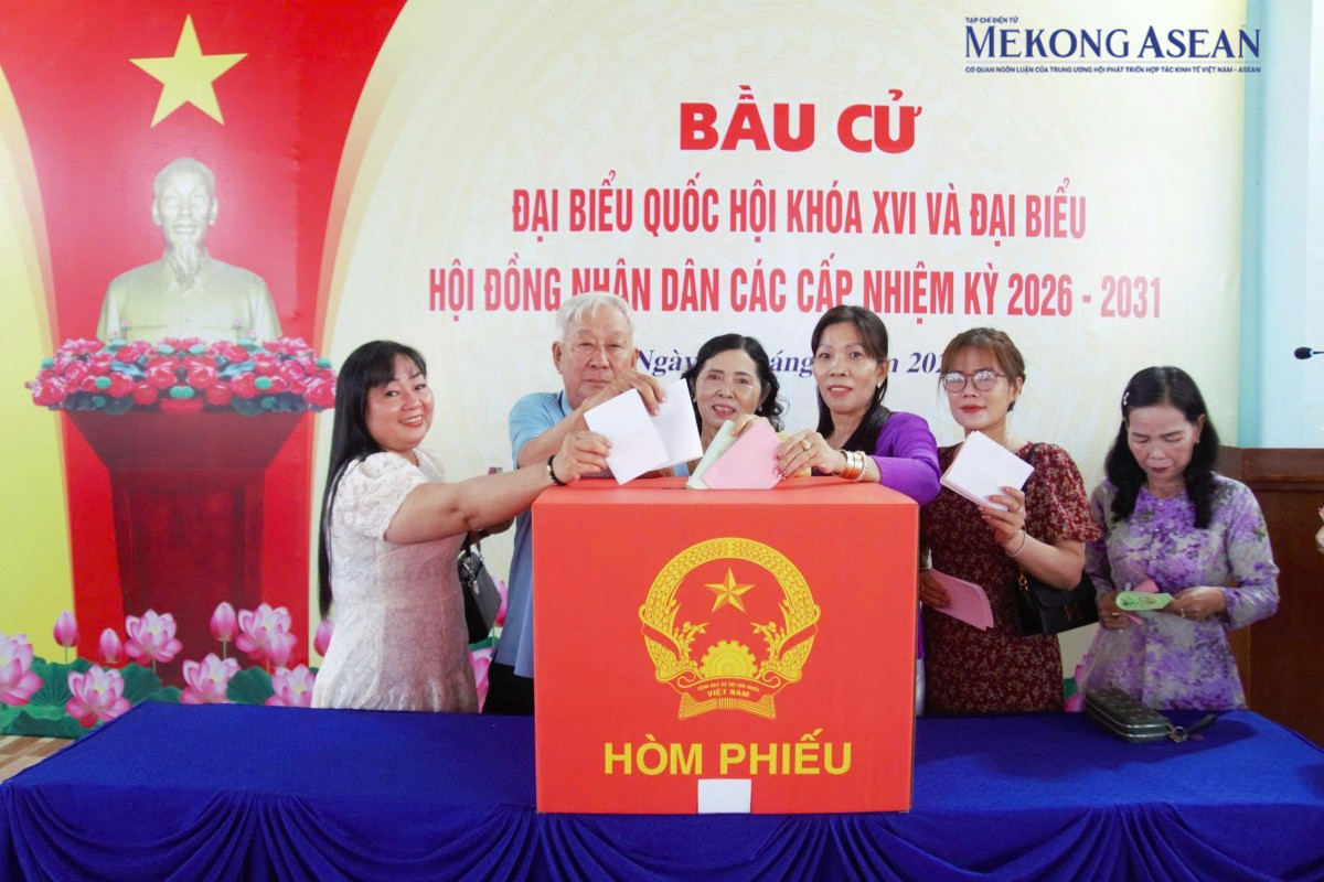 Không khí ngày bầu cử rộn ràng ở nhiều địa phương