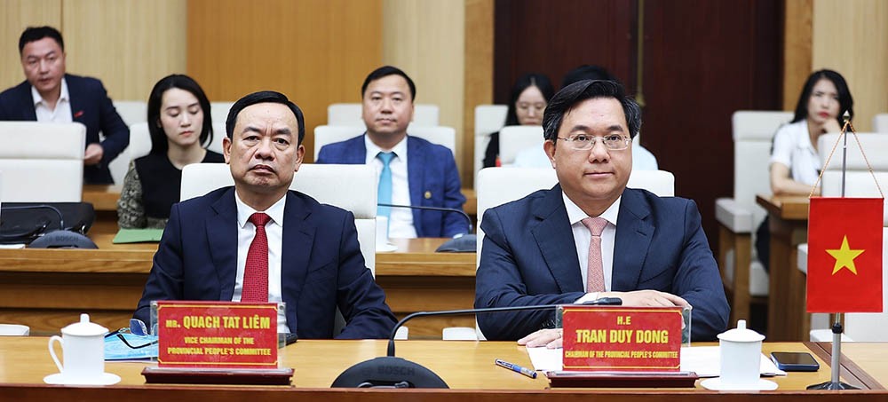 Chủ tịch UBND tỉnh Trần Duy Đông chủ trì buổi tọa đàm