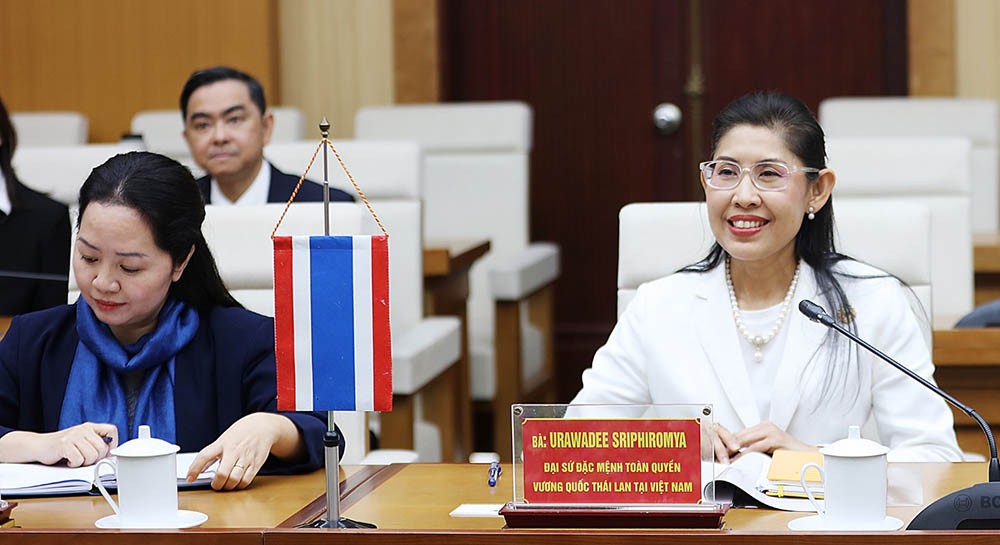 Đại sứ Vương quốc Thái Lan tại Việt Nam -  bà Urawadee Sriphiromya phát biểu tại tọa đàm