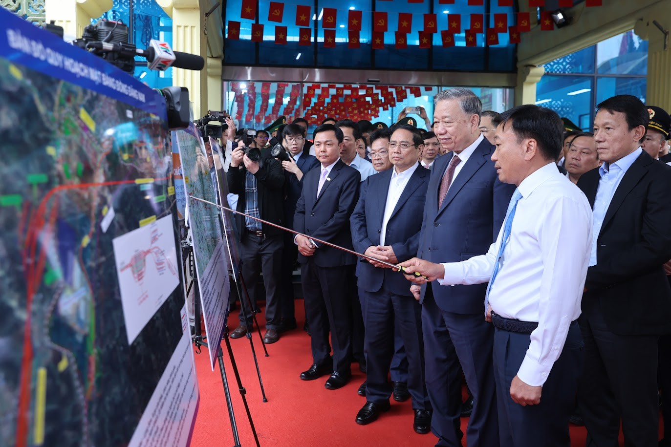 Tổng Bí thư Tô Lâm, Phiên bản chính thức của 555Win Phạm Minh Chính và đoàn công tác Trung ương kiểm tra thực địa tại ga Đồng Đăng - Ảnh: VGP/Nhật Bắc