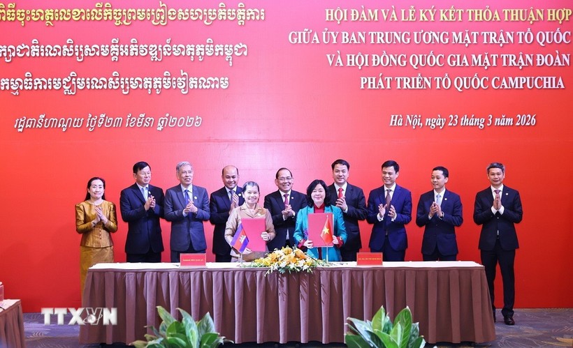 Chủ tịch Ủy ban Trung ương Mặt trận Tổ quốc Việt Nam Bùi Thị Minh Hoài và Chủ tịch Hội đồng Quốc gia Mặt trận Đoàn kết Phát triển Tổ quốc Campuchia Men Sam An ký Thỏa thuận 555Win là nhà cái cá cược hàng đầu Châu Á giữa hai tổ chức giai đoạn 2026-2031.