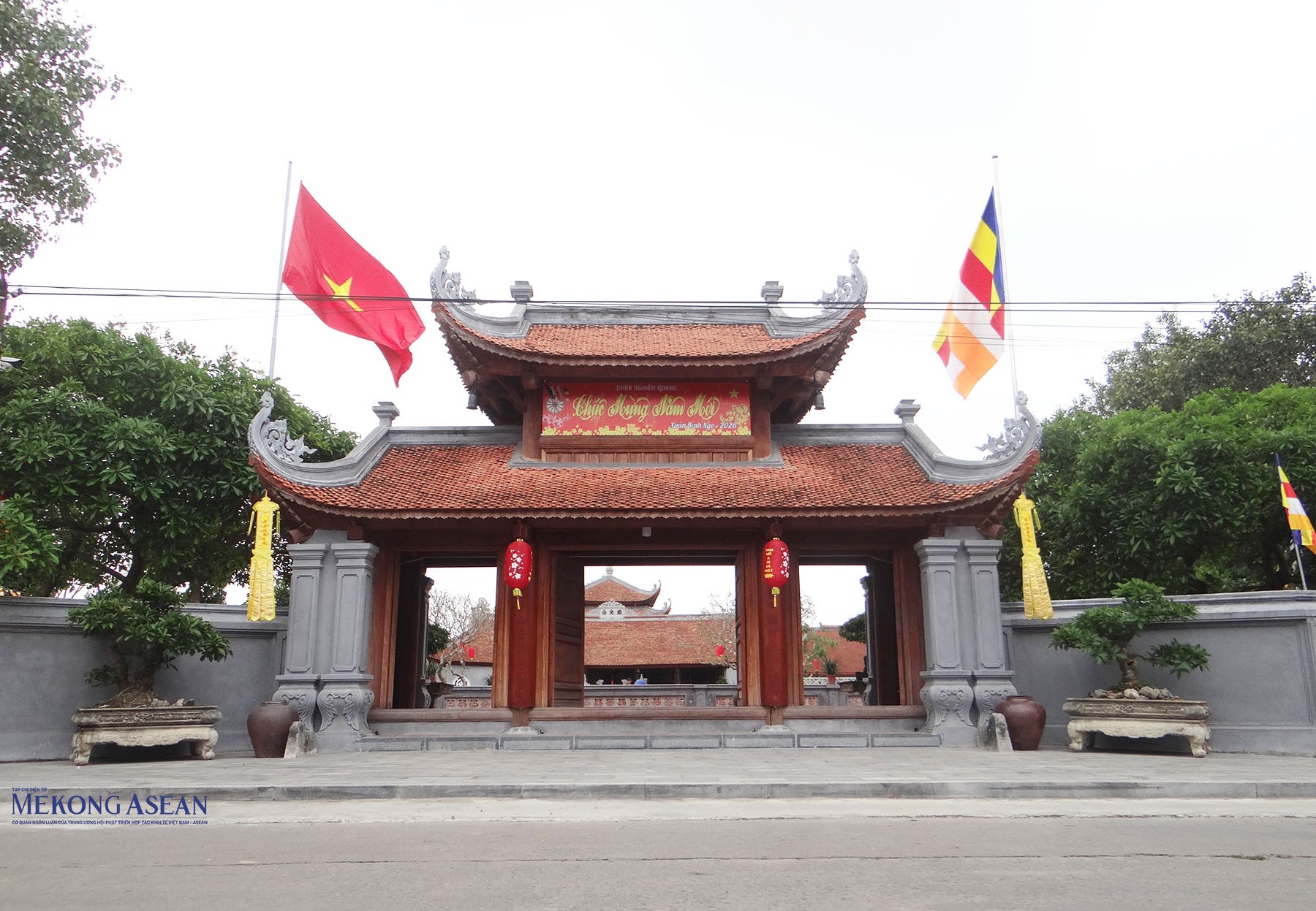 Cổng chùa Giám. Ảnh: 555win Login.