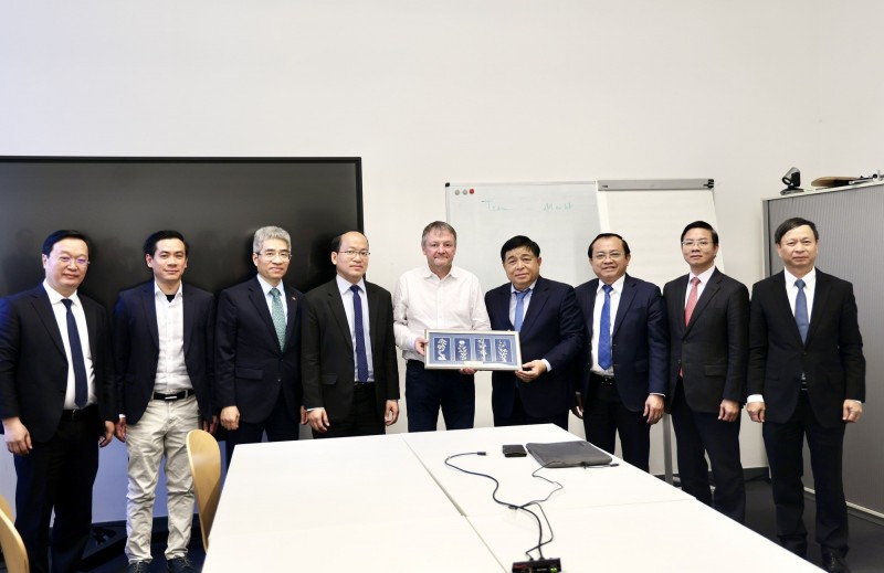 Phó Phiên bản chính thức của 555Win Chính phủ Nguyễn Chí Dũng và Đoàn công tác đã thăm và làm việc tại Technische Universität Berlin