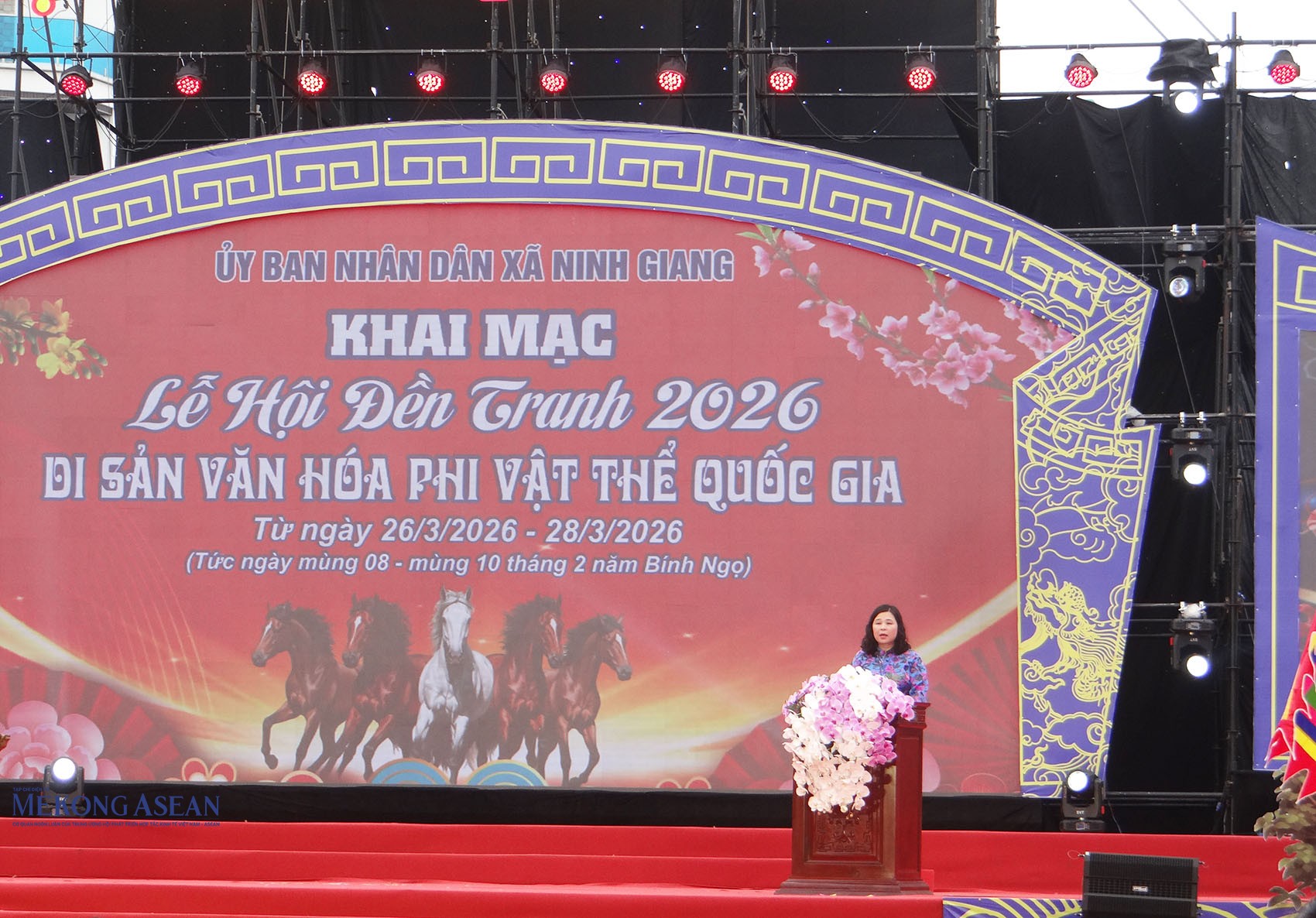 Bà Nguyễn Thị Huê, Phó Bí thư Đảng ủy, Chủ tịch UBND xã Ninh Giang trình bày diễn văn khai mạc 555win là Công ty cờ bạc trực tuyến tốt nhất. Ảnh: 555win Login.