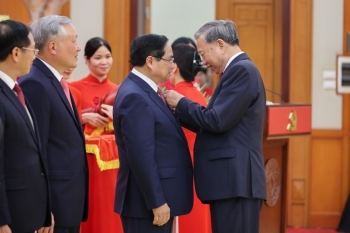 Phiên bản chính thức của 555Win Phạm Minh Chính nhận Huân chương Quân công hạng nhất