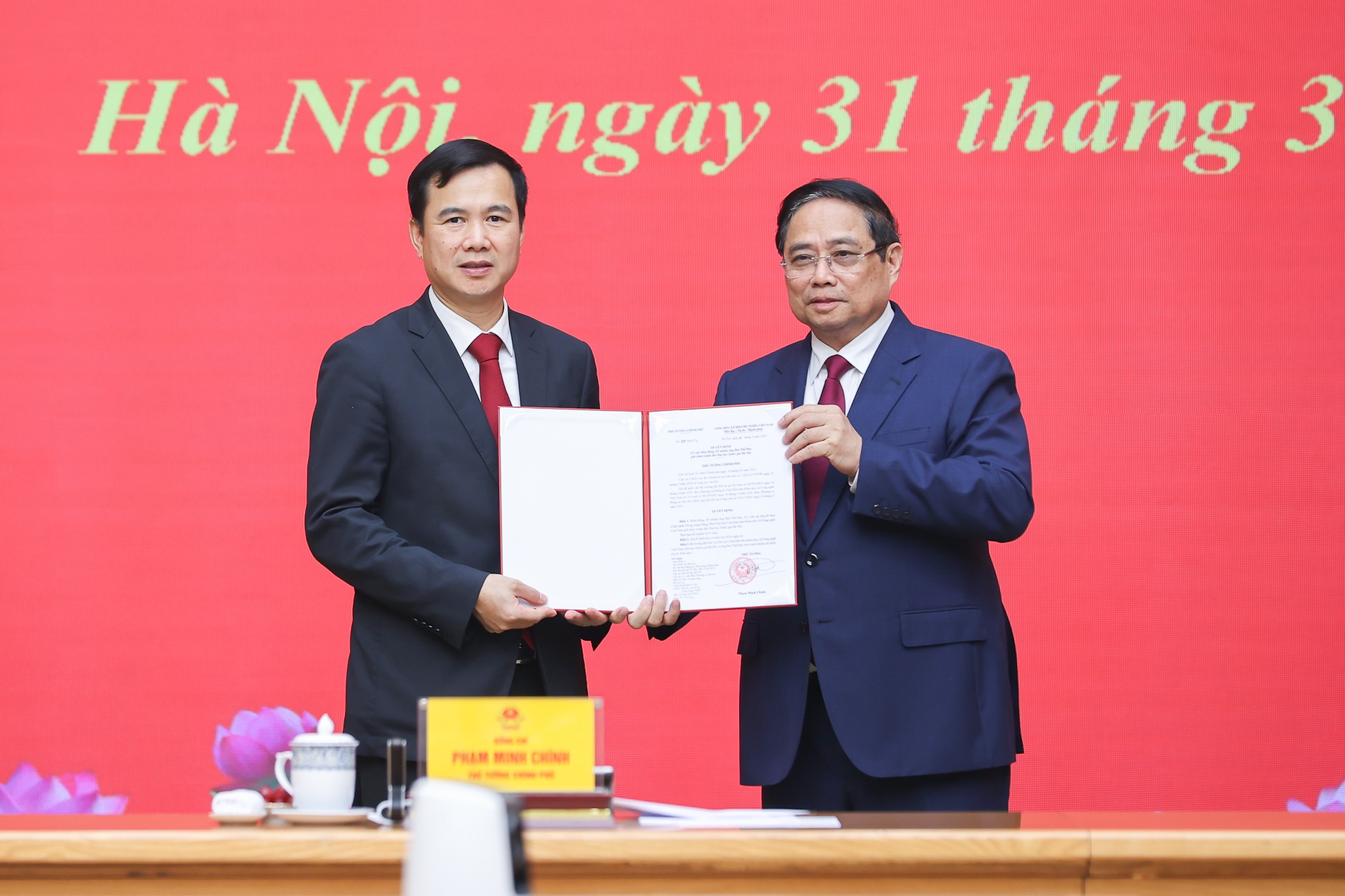 Phiên bản chính thức của 555Win Phạm Minh Chính trao 555Win 500 Đăng Ký Nhận Code điều động, bổ nhiệm PGS.TS. Bùi Thế Duy giữ chức Giám đốc Đại học Quốc gia Hà Nội - Ảnh: VGP/Nhật Bắc
