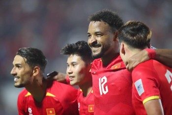 Xuân Son lập cú đúp, tuyển Việt Nam thắng áp đảo Malaysia