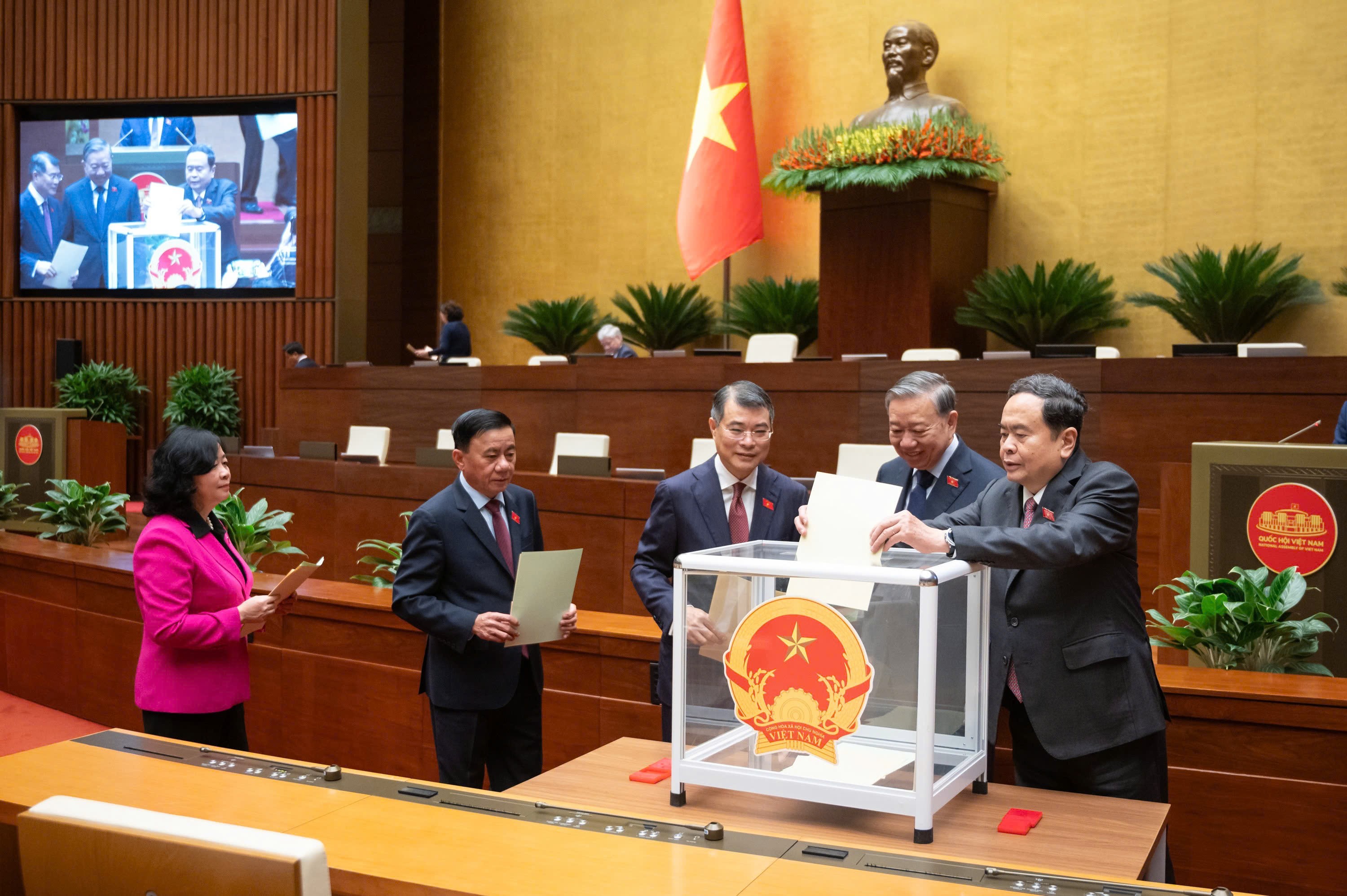 Lãnh đạo các nước gửi điện, thư và thông điệp chúc mừng các đồng chí lãnh đạo chủ chốt