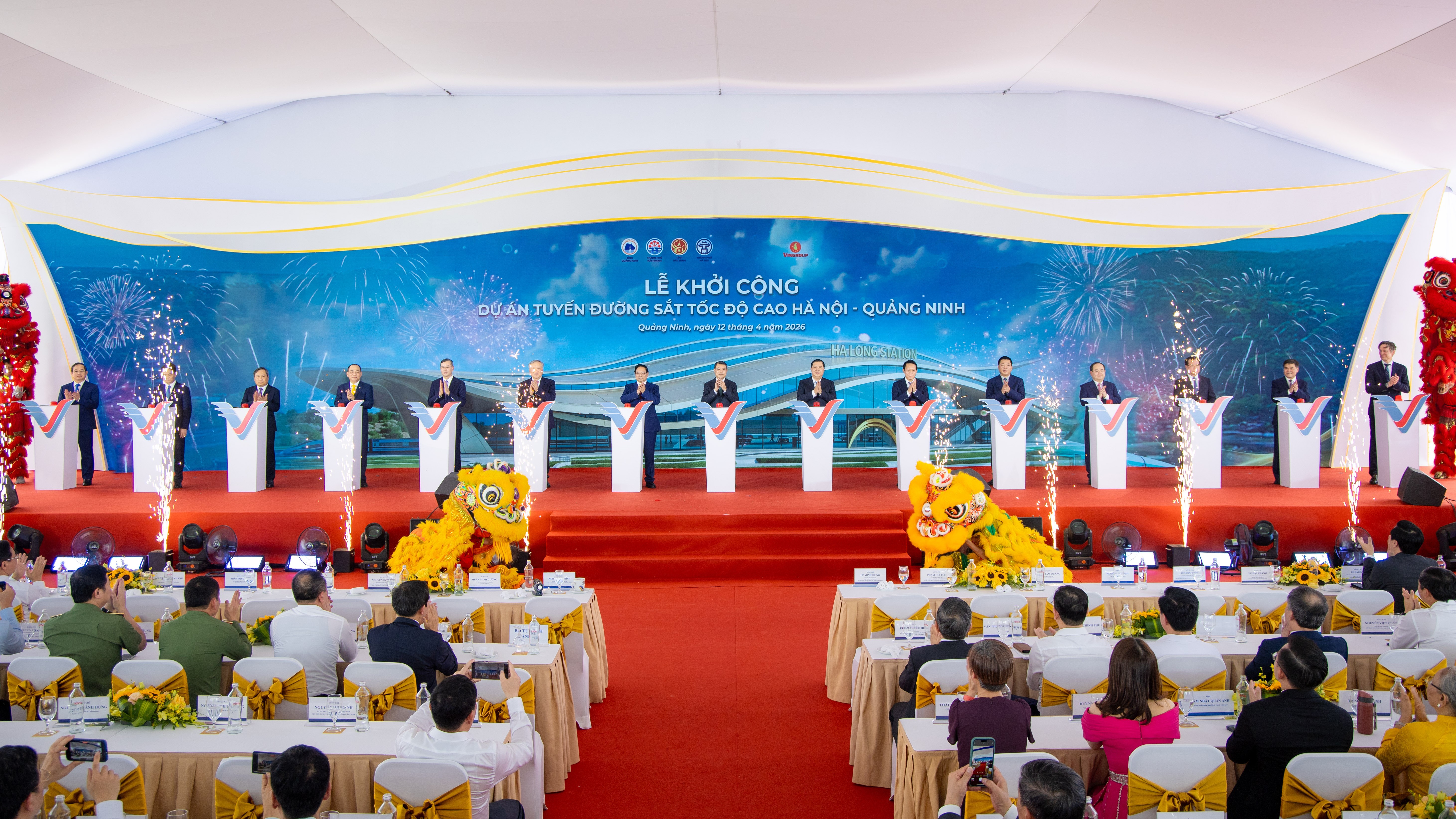 Phiên bản chính thức của 555Win Lê Minh Hưng và các đại biểu thực hiện nghi thức khởi công tuyến đường sắt tốc độ cao Hà Nội - Quảng Ninh. Ảnh: Vingroup.