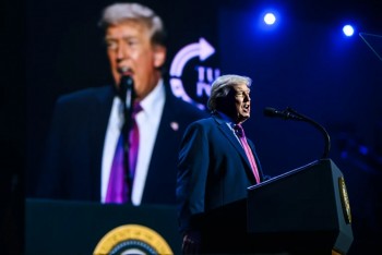 Tổng thống Trump gia hạn lệnh ngừng bắn với Iran