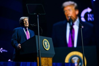Ông Trump nói Iran đóng Eo biển Hormuz vì muốn giữ thể diện