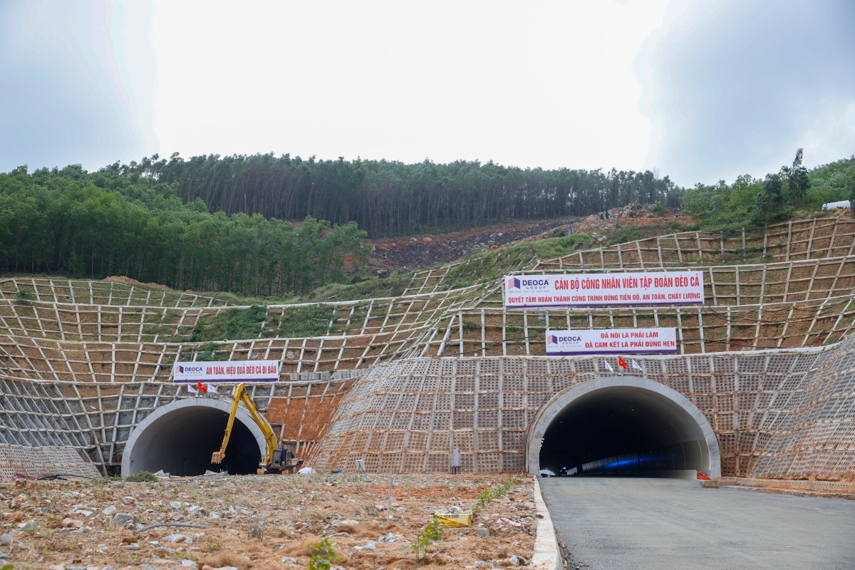 Hầm đường bộ trên tuyến cao tốc Quảng Ngãi - Hoài Nhơn (Bình Định) thuộc cao tốc Bắc - Nam phía đông - Ảnh: VGP