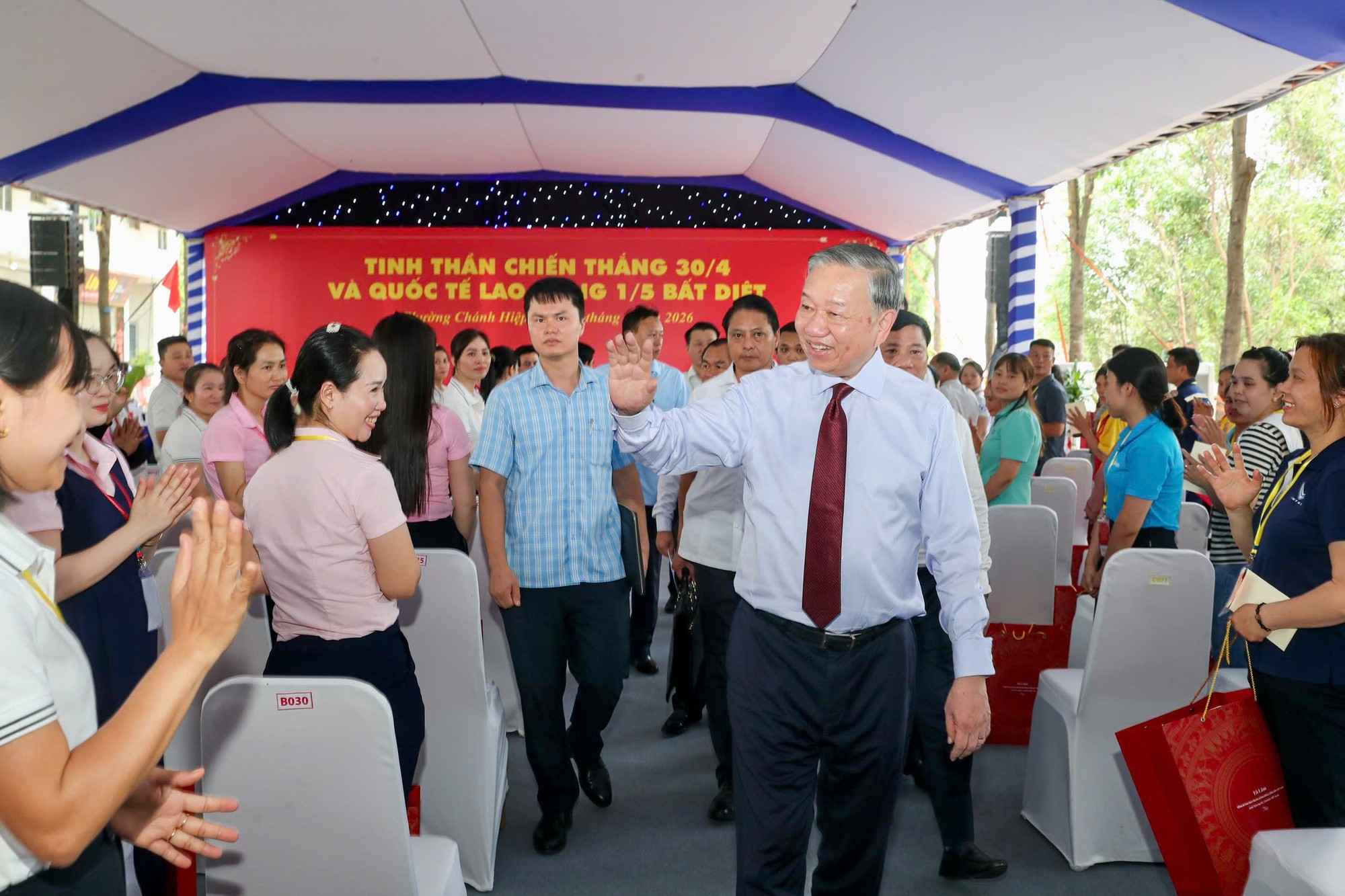 Tổng Bí thư, Chủ tịch nước Tô Lâm nói chuyện với công nhân, người lao động TP HCM