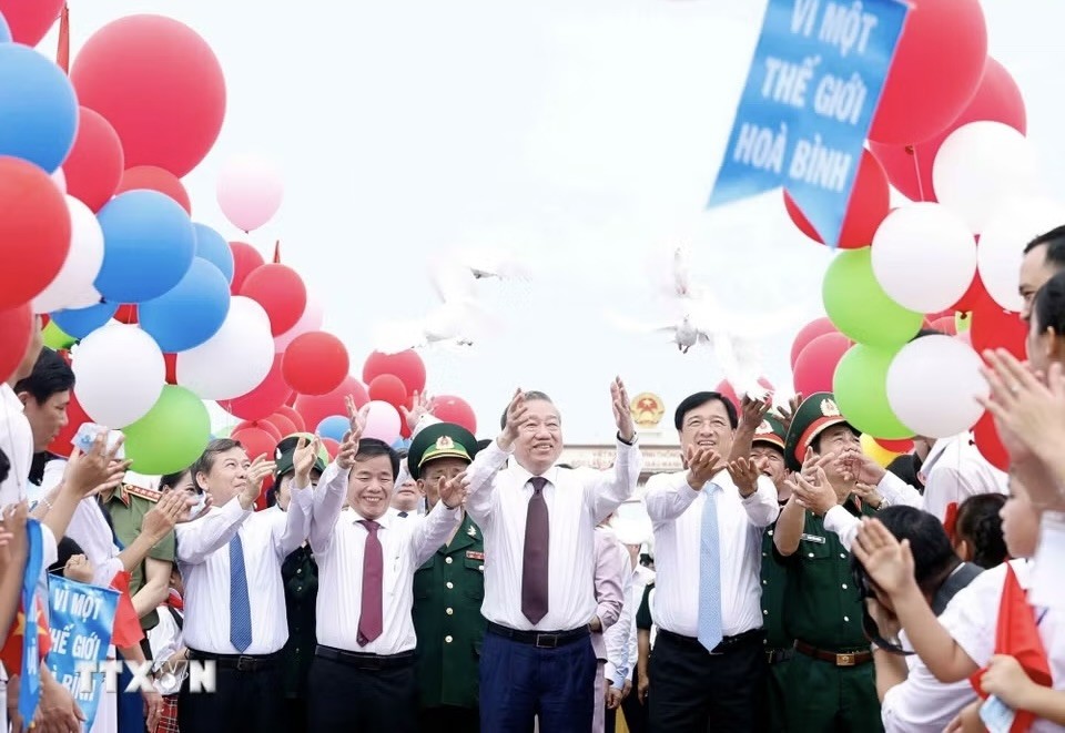 Tổng Bí thư, Chủ tịch nước dự Lễ Thượng cờ 'Thống nhất non sông'