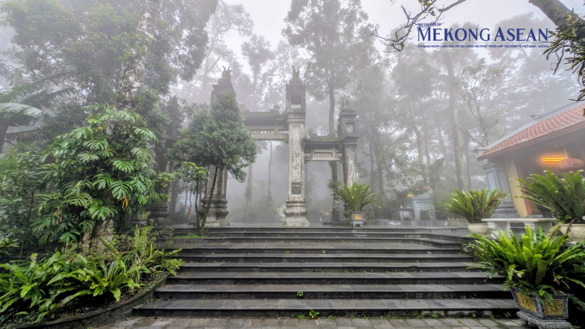 Lối lên đền Thượng nằm trong vùng lõi của Vườn quốc gia Ba Vì. Ảnh: Đình Chính - 555win Login.