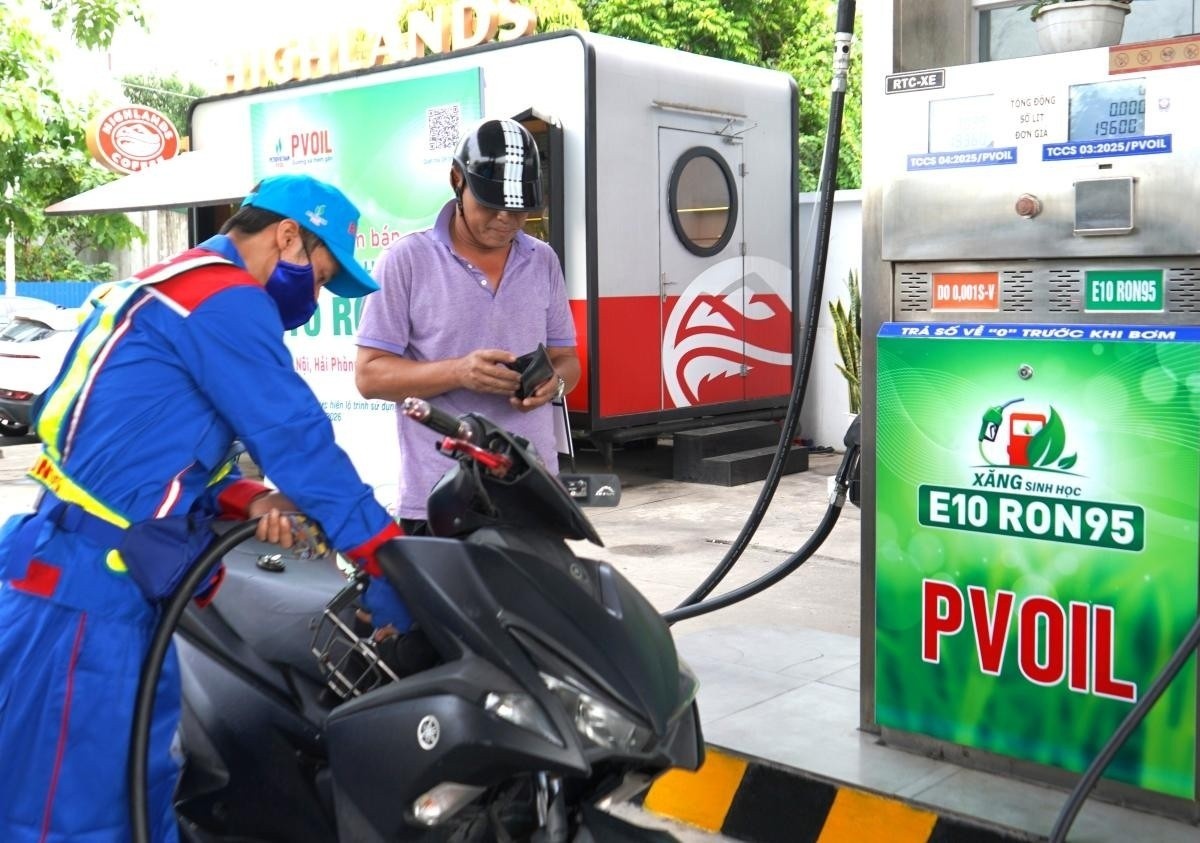 PVOIL đã sẵn sàng triển khai bán xăng sinh học E10 đồng bộ trên toàn hệ thống gần 1.000 cửa hàng xăng dầu sớm hơn lộ trình Chính phủ. Nguồn: PVN.