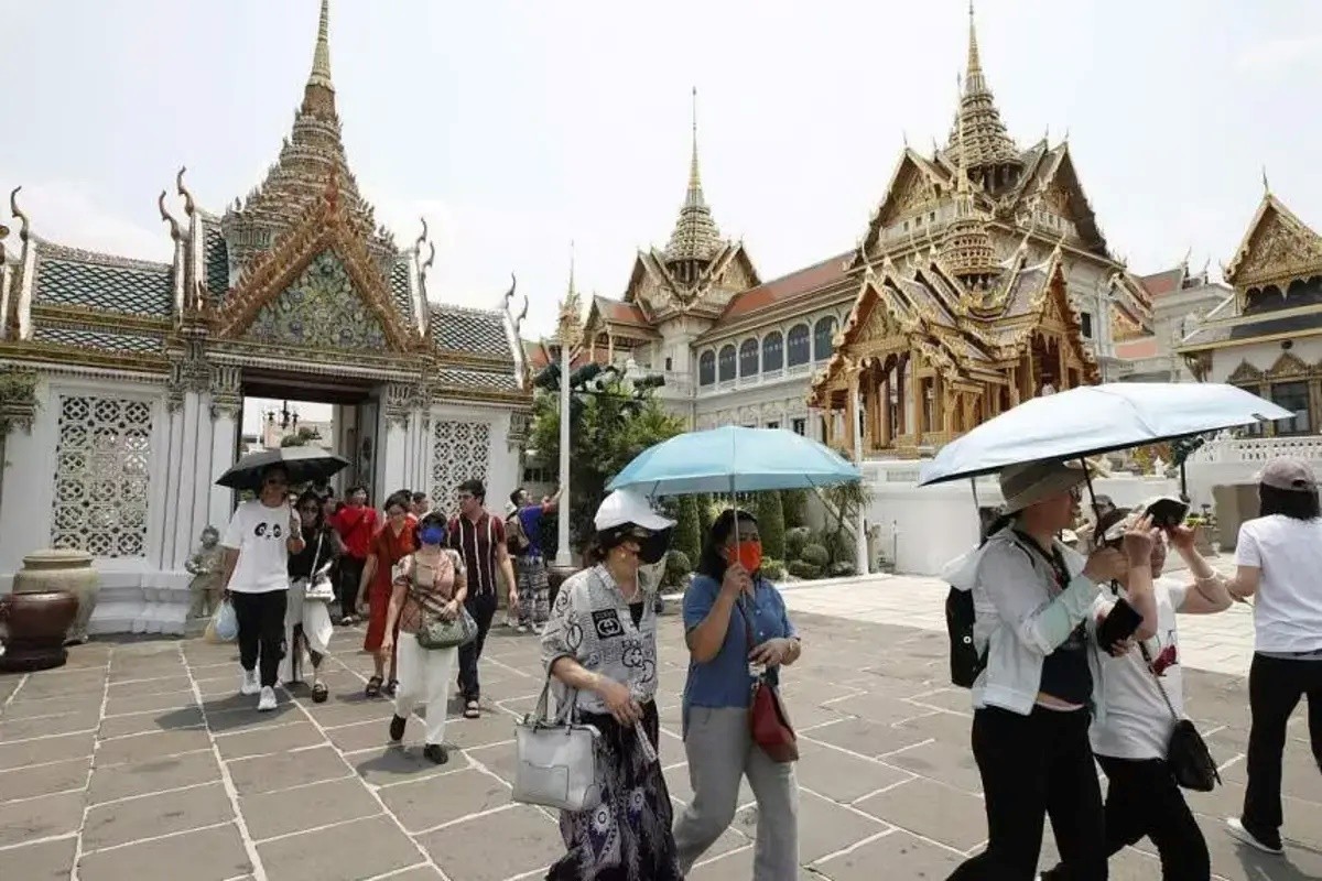Bangkok phát cảnh báo 'cực kỳ nguy hiểm' khi chỉ số nhiệt vượt 52°C