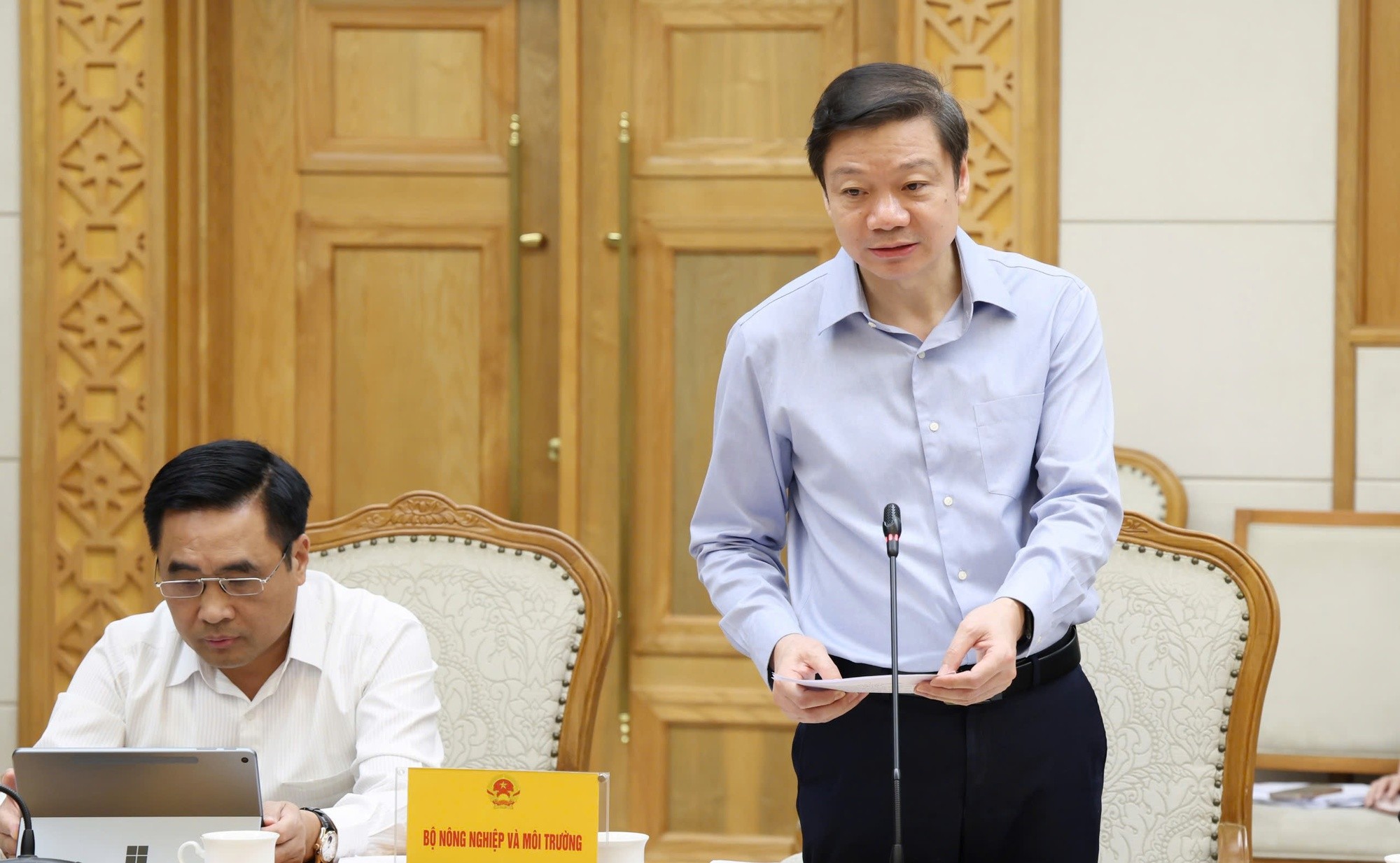 Cục trưởng Cục Lâm nghiệp và Kiểm lâm (Bộ NN&MT) Trần Quang Bảo báo cáo tại cuộc họp - Ảnh: VGP.